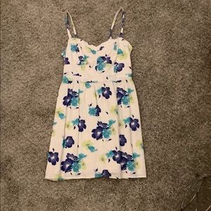 White with blue flowers short dress